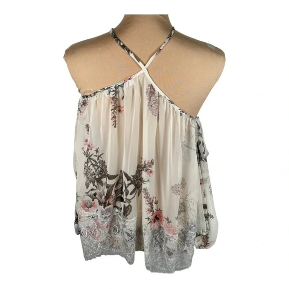 🤍Boutique E2 Cold Shoulder Floral Top - Picture 2 of 7